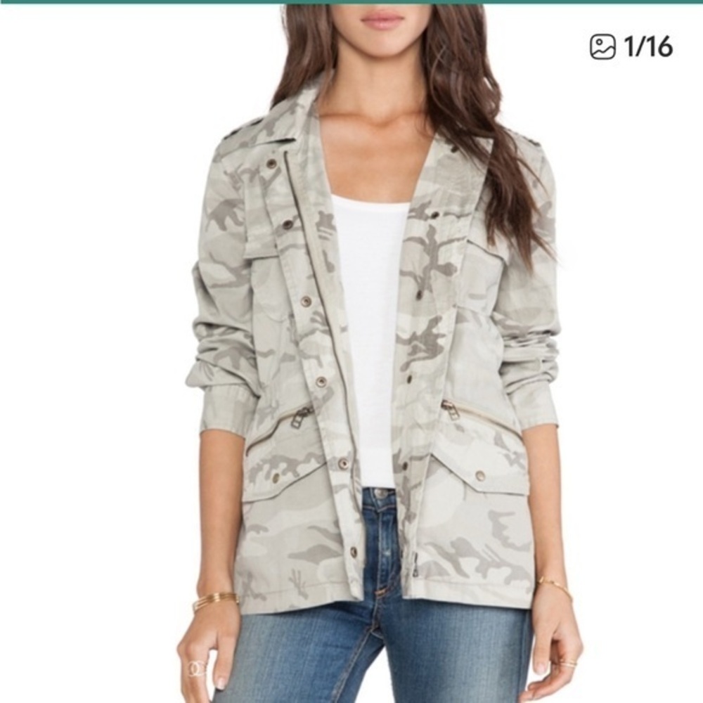 Women’s small velvet by Robert Graham camouflage lightweight jacket size small